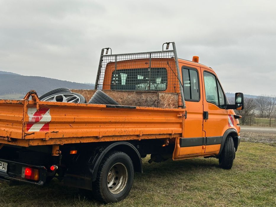 Vând sau schimb iveco dayli  cu microbuz.