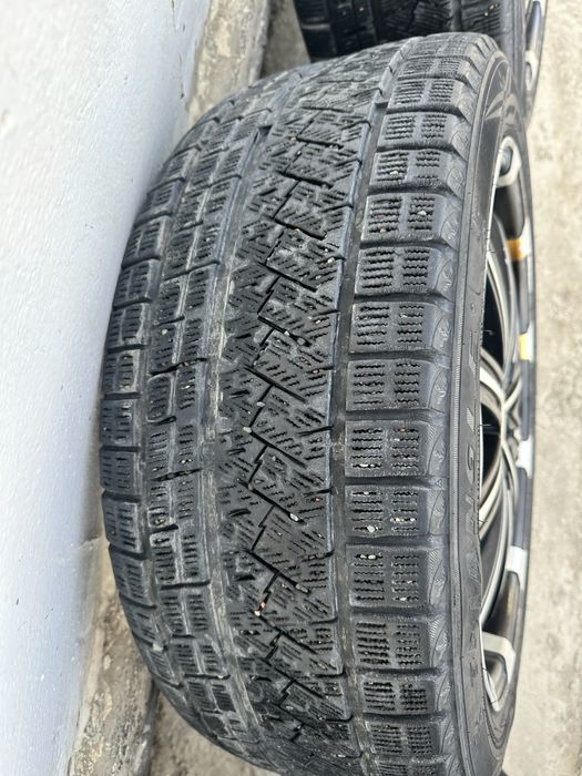 Диски с шинами на авто