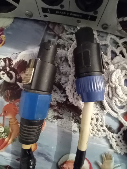 Stație cu boxe de vânzare