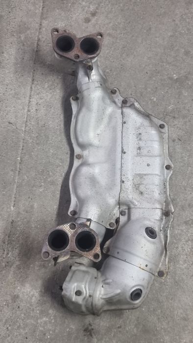 Выхлопной коллектор Subaru Outbask .