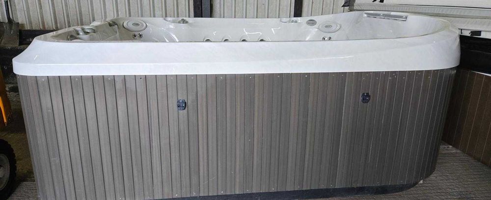 Джакузи 3 броя за 6 и 9 души