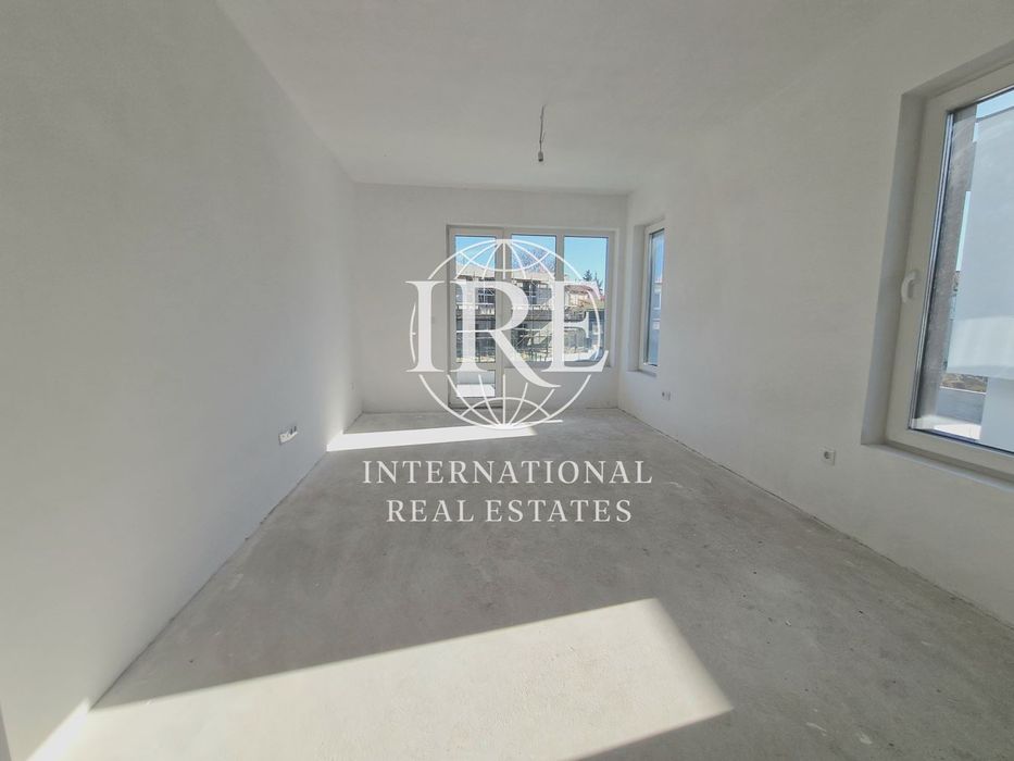 Продава се Къща в к.к. Св.Св. Константин и Елена - 290 кв.м за 967 €/кв.м - Снимка #2