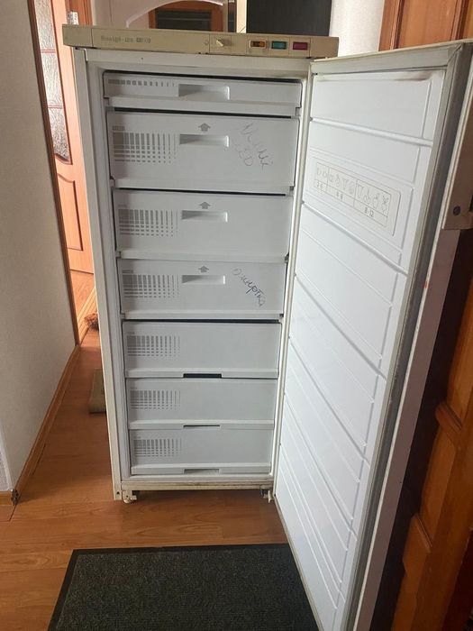 Срочно продам морозильник