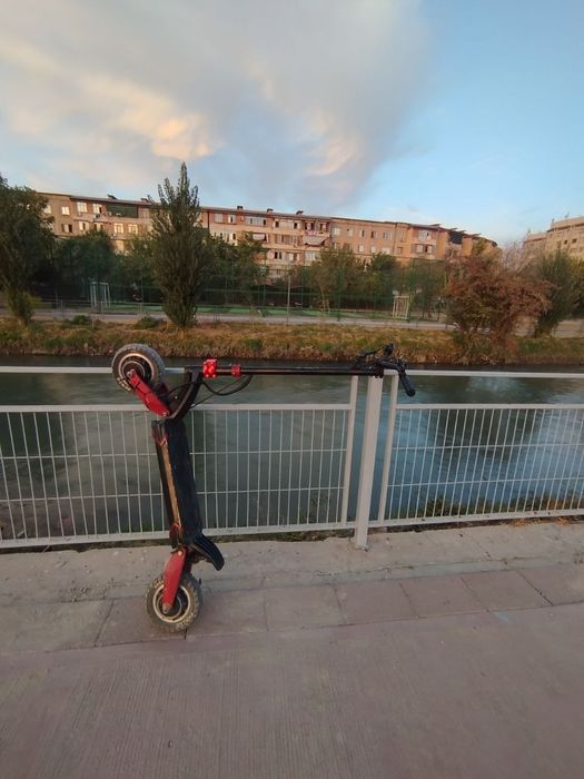 Продам электросамокат куго г1 (новые контроллеры)