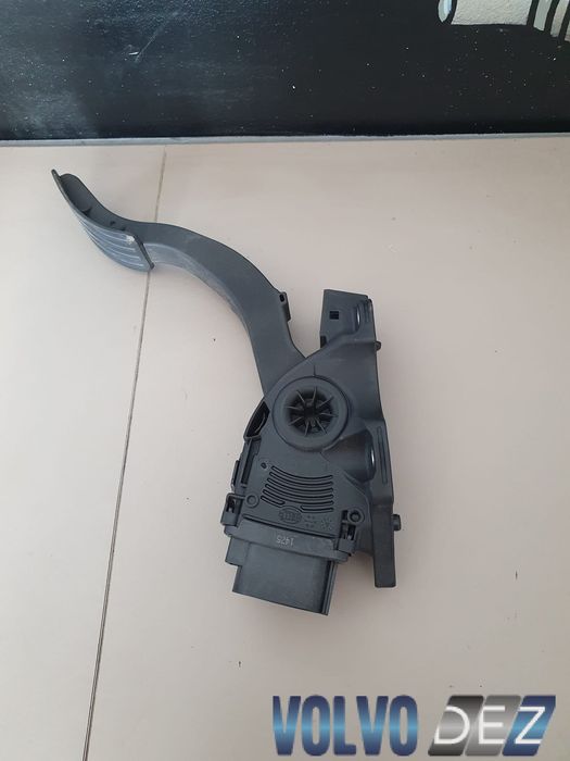 Pedala acceleratie VOLVO V70 S80 XC70 S60 V60 XC60 31329057