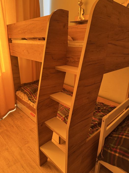 Детская двухъярусная кровать