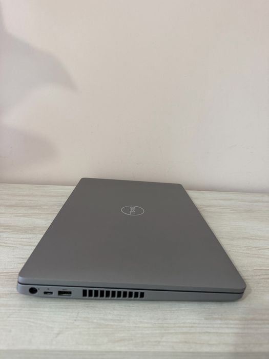 Лаптоп: Dell Latitude 5510 / неразличим от нов