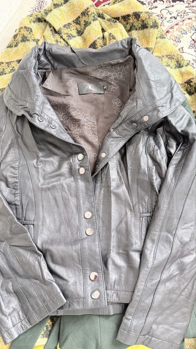 Продаю верхнюю одежду