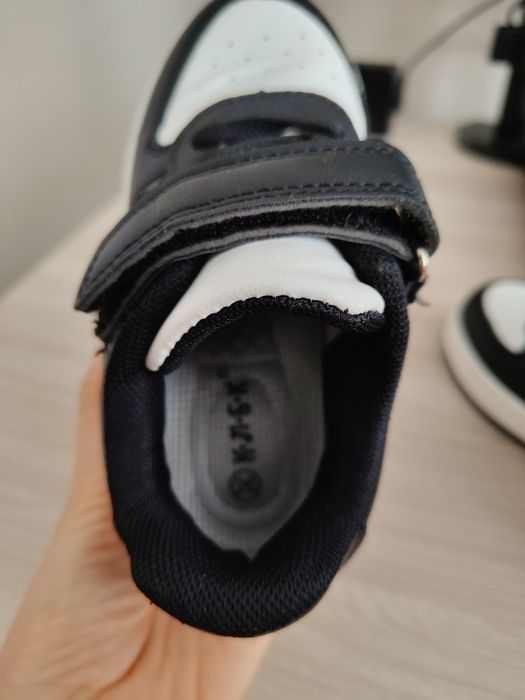 Кроссовки детские