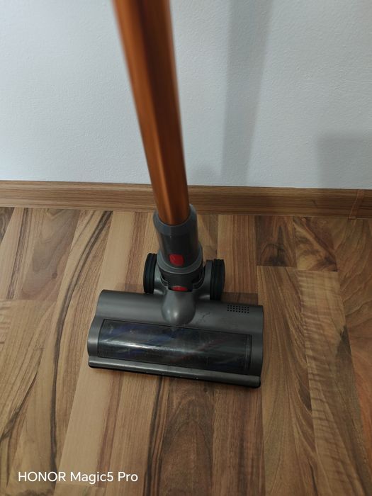 Vând Dyson v11 .