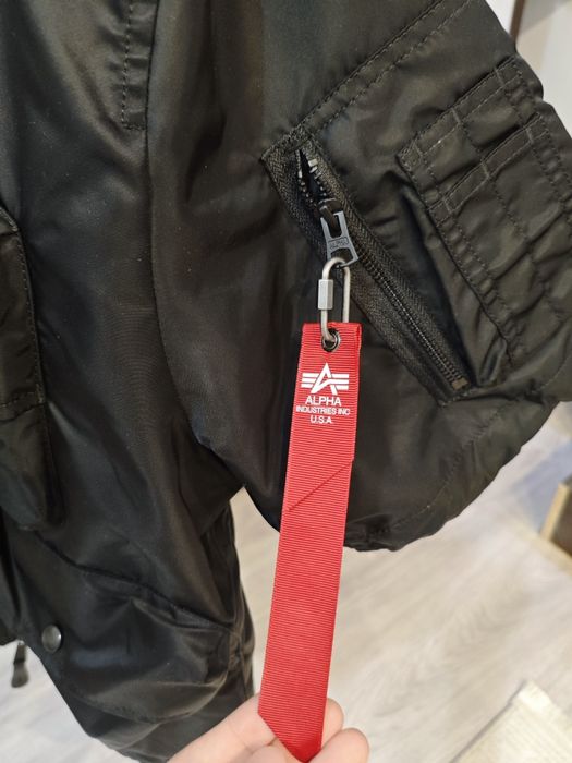 Продается Alpha Industries L-2B Short Sleeve Bomber Jacket
Размер М
Го