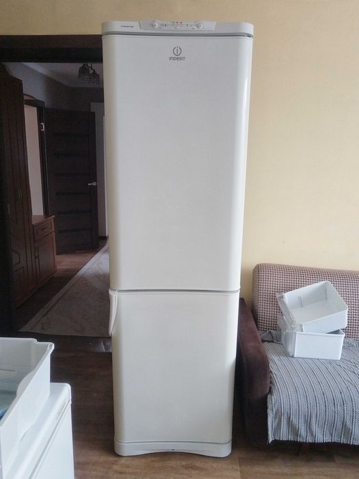 Продам холодильник