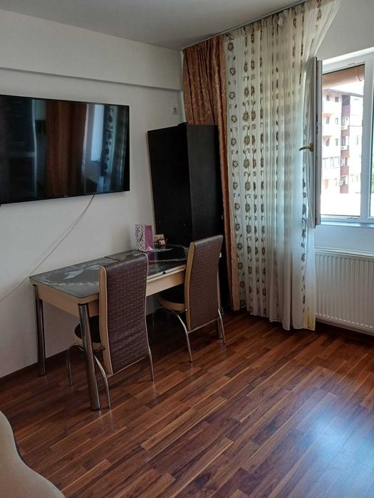 Vand apartament doua camere
