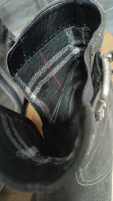 Vând cizme mārimea 41.piele intoarsa