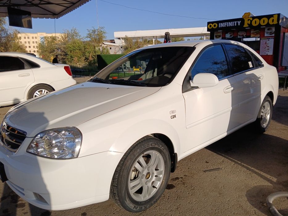 Ласетти 1.8 2012 йил сотилади