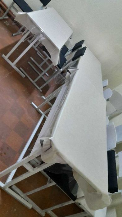 Stol-stullar sotiladi, 8 dona stol, srochni uchun arzon