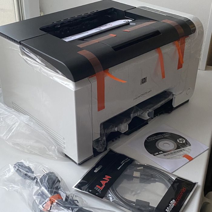 Продам НОВЫЙ цветной лазерный принтер