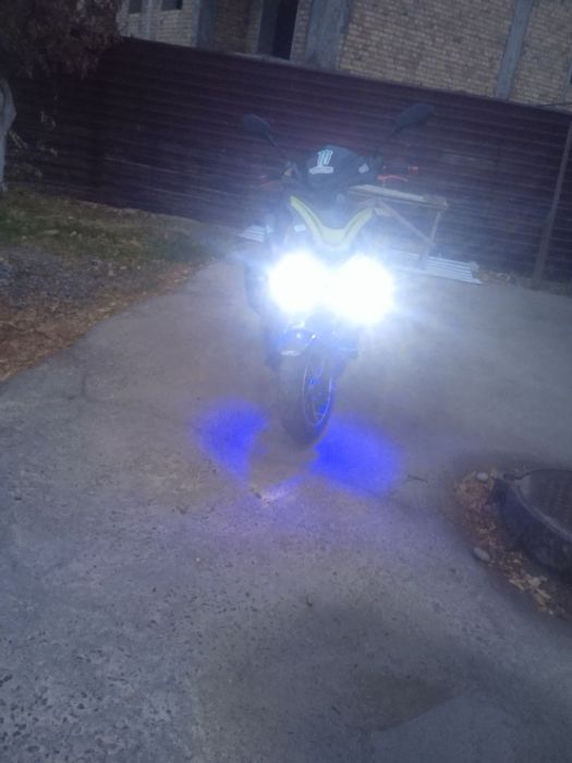 Скутер на ходу.