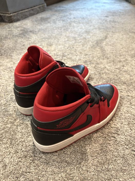 Jordan 1 mid обувки