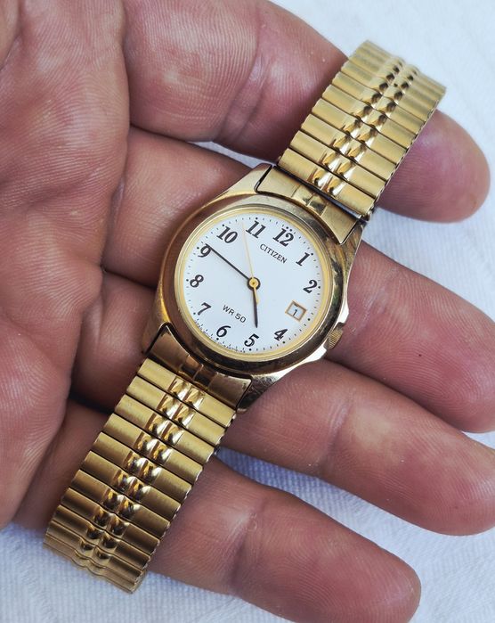 Ceas de dama Citizen cu Quartz, carcasă si bratara din oțel inoxidabil.