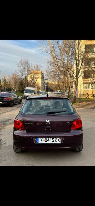 Отдава кола под наем