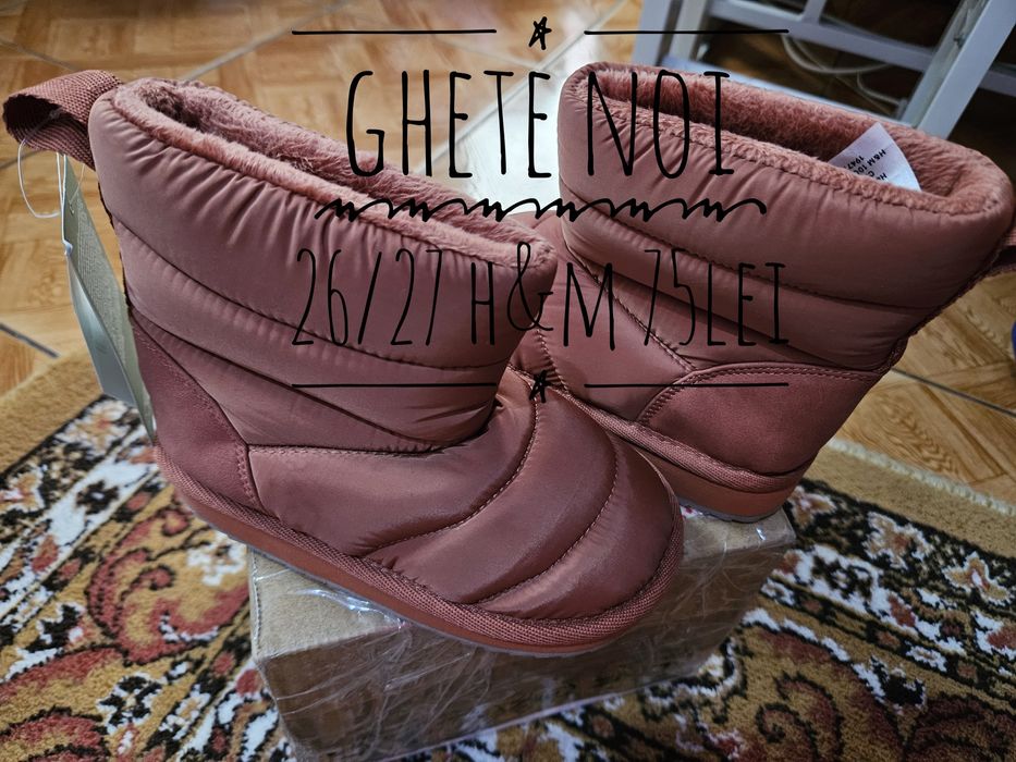 Vând hăinuțele fetita