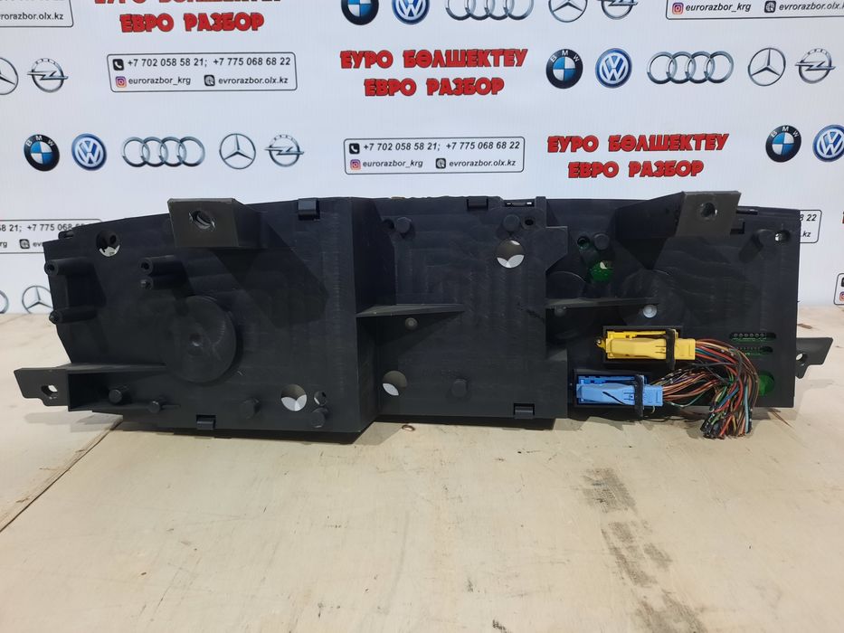 Щиток приборов Ниссан