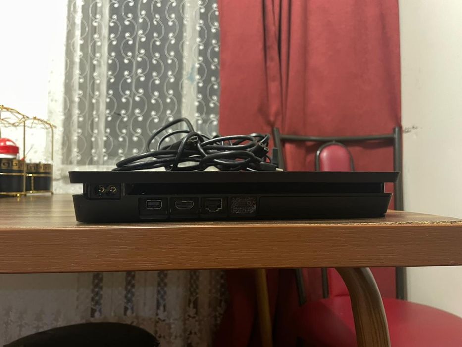 Продам Sony PlayStation 4