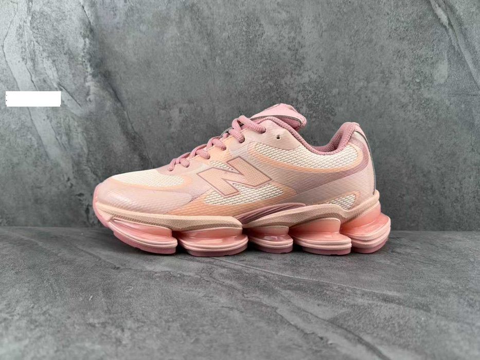 noile modele NEW BALANCE ! La 2 perechi , primiti o jacheta CADOU !