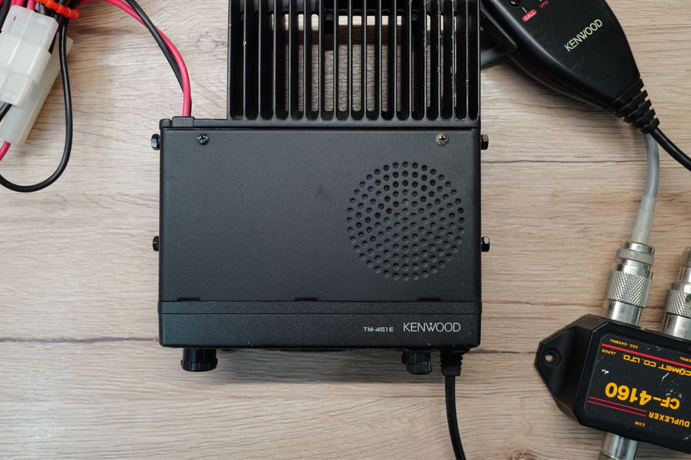 Statie transceiver kenwood TM-451E cu Duplexer Comet 4160 radio amator