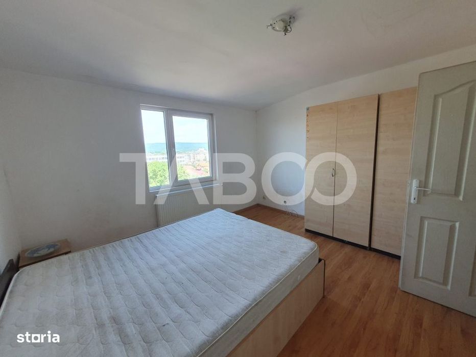 Apartament 3 camere decomandat 80 mp +  balcon cu scara interioara