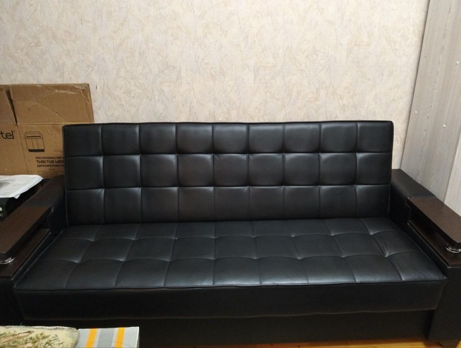 Диван кожаный раскладной