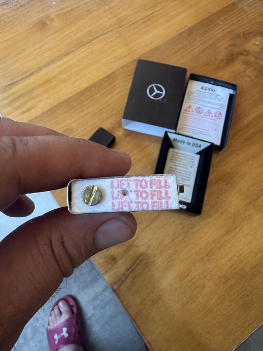 Bricheta Zippo Mercedes