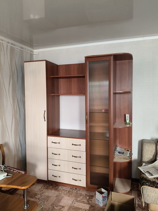 Продам шкаф сервант