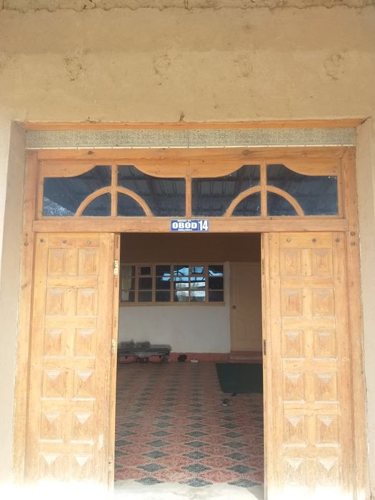 Дарвоза калинг килиб ишланган