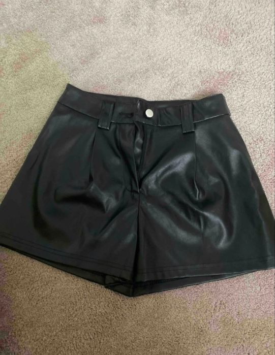 Дамски къси кожени панталонки XS
