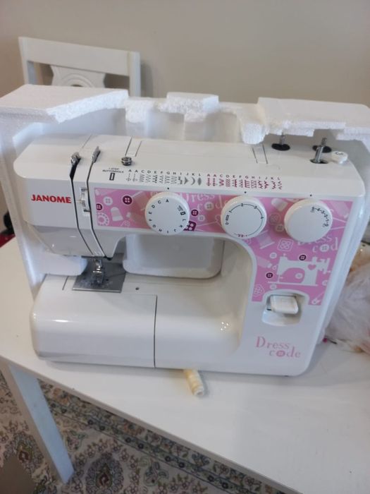 Швейная машина Janome