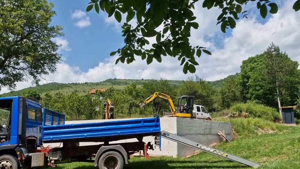 Изкопни дейности, услуги с кран, инертни материали и бетон - трудни ме