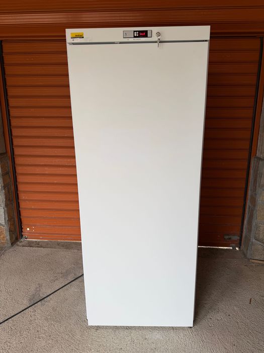 Професионален вертикален фризер NordCap – отлично запазен