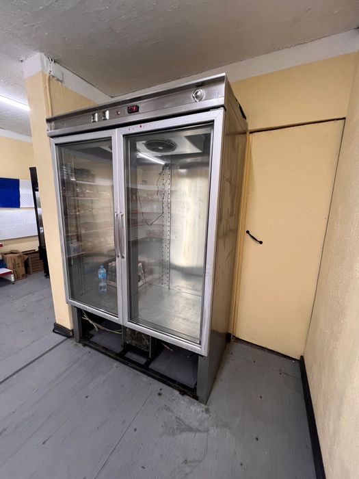 Продам холодильник для кафе