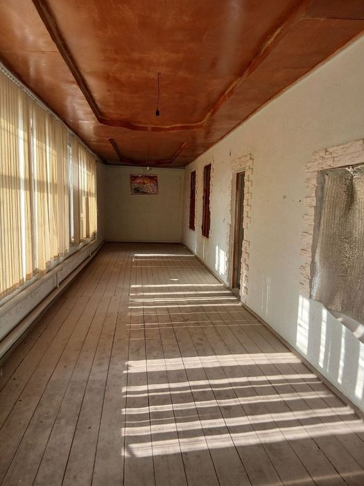 Ховли Навои сотилади