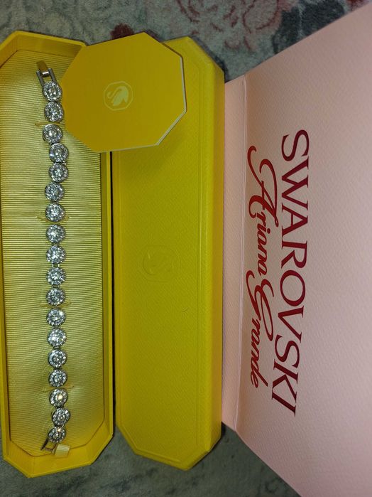 Bratarai cu strasuri inimioare in cutie cadou Swarovski