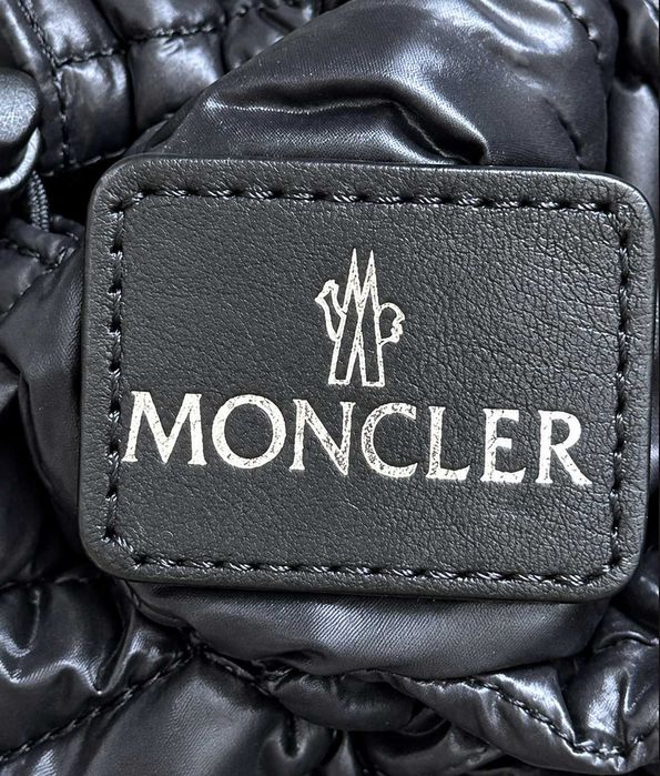 Săculeț / husă Moncler puffer negru, matlasat, logo brodat