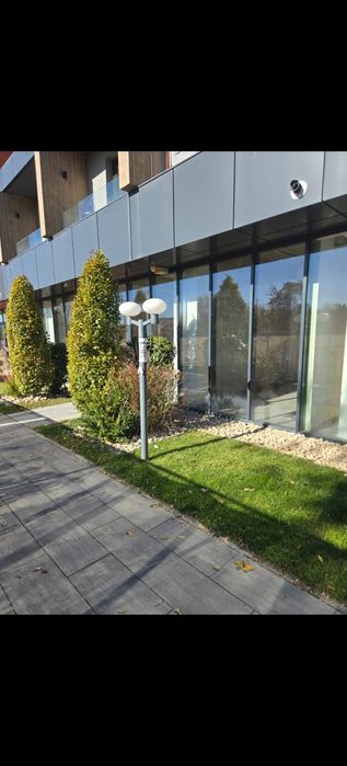 Ofer la închiriere spațiu comercial în Qualis 2