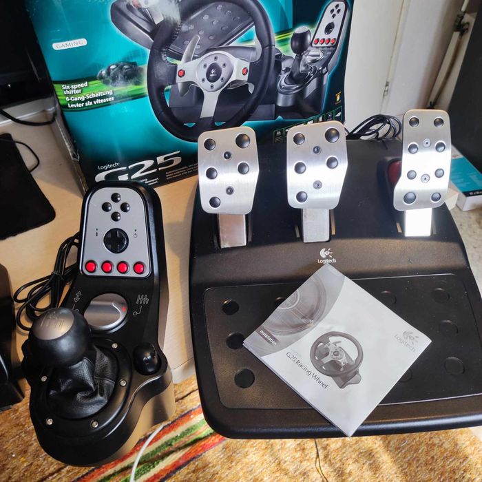 С ГАРАНЦИЯ! Logitech G25 волан педали скоростен лост рейсинг симулатор