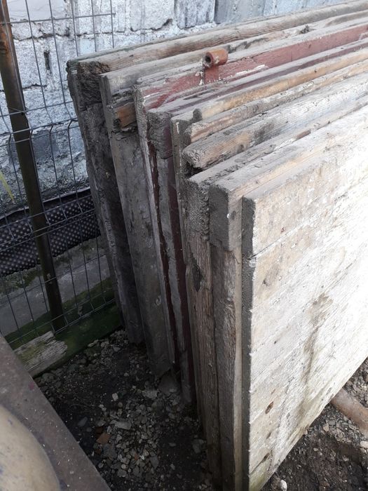 Vând uși masive, compresoare