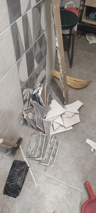 Продам б/у плитку для ванны