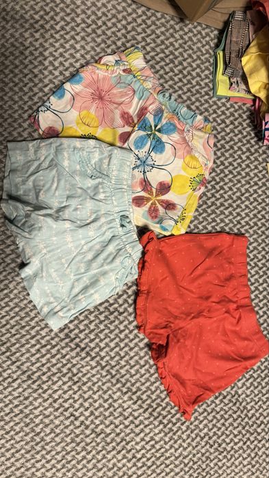 Много лятни дрешки размер 3г, повечето са нови от англия