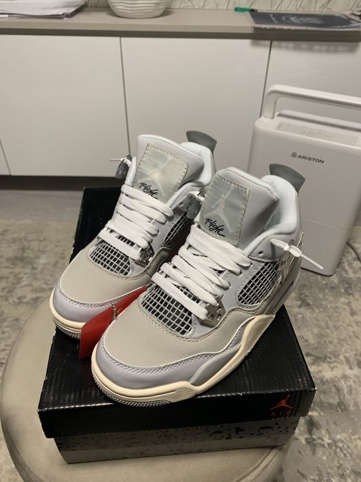 Jordan 4 Retro Frozen