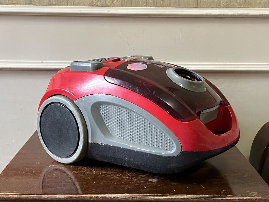 Пылесос Artel VCC012RED